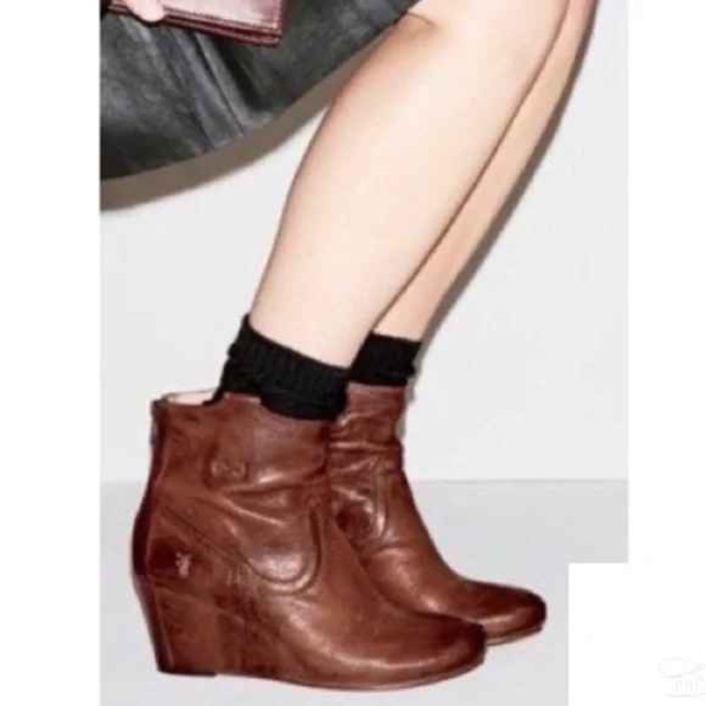 💐2x HP💐 Frye Carson Wedge Bootie Cognac (Size 9)